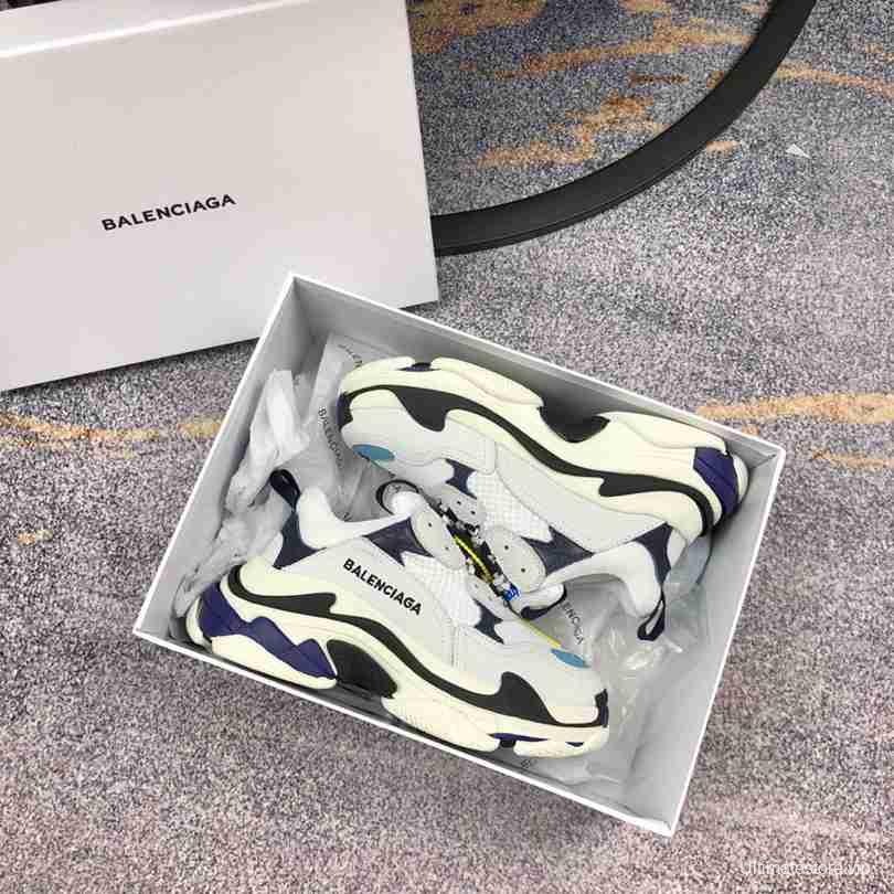 Men/Women Balenciaga Triple S Sneaker Grey